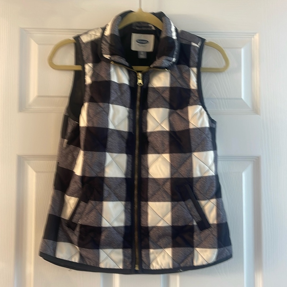 Super cute, black, white and gray vest